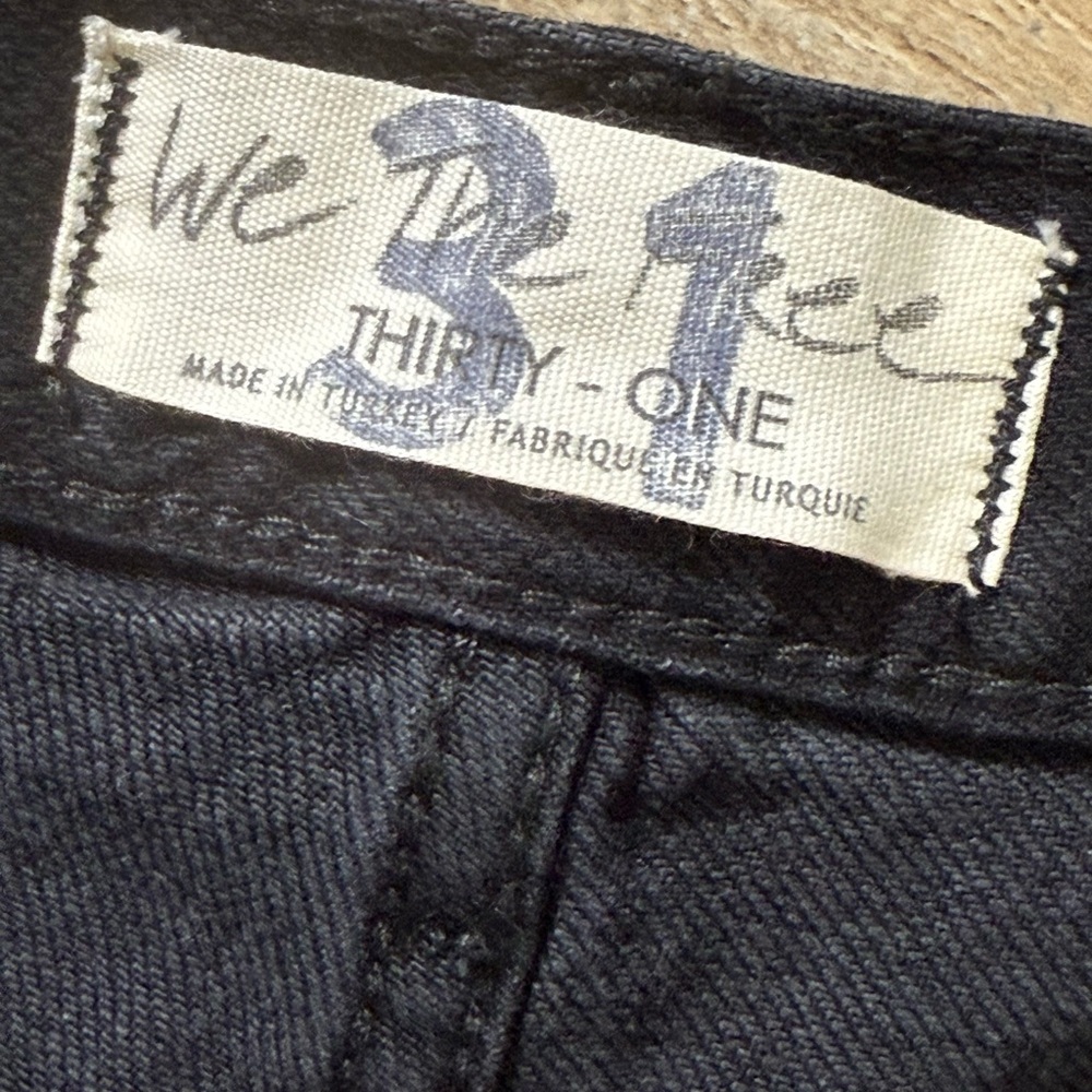 We The Free Bren Boyfriend Jean in Black Magic
FREE PEOPLE Size 31 CBK - Picture 7 of 10